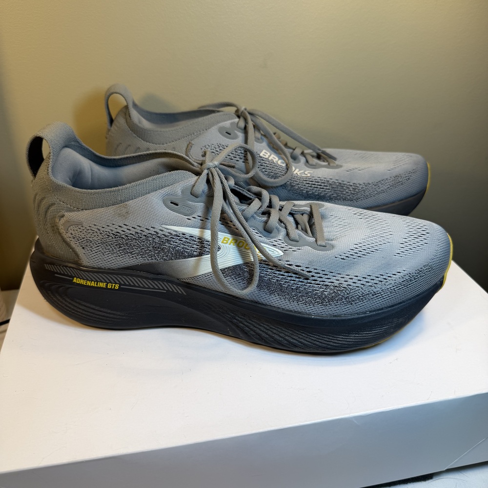 Brooks Adrenaline GTS 25 Men's Running Shoes Grey Size 11.5 Wide 2E Sneakers